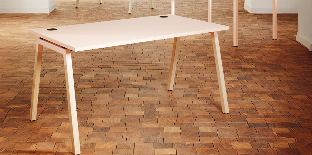 Bureau CINETIC pieds bois inclinés