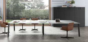 Table de réunion YES en verre pieds métal inclinés