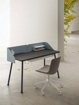 Bureau Design NIDA avec panneaux écrans