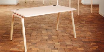 Bureau CINETIC pieds bois inclinés