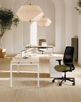 Bureau CINETIC Pieds Arche avec Retour sur Caisson