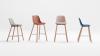 Tabouret haut tapissé ABRIL pieds bois